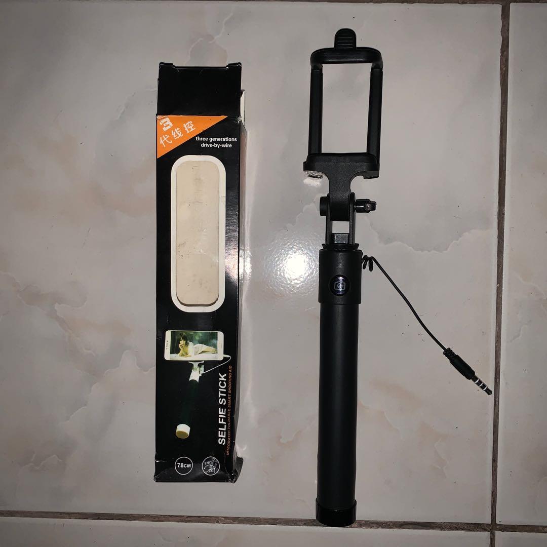 Selfie stick monopod (Category: Mounts & Holders) located in Quezon City. Submitted by sweetlikesoju (Listing ID 1134698258, Image 1). Description: 👥 No meet-ups for safety purposes 📦 GoGo Xpress / Grab Express / Borzo Delivery from Novaliches, QC 💳 GCash / coins.ph / PayMaya / PayPal / BPI.