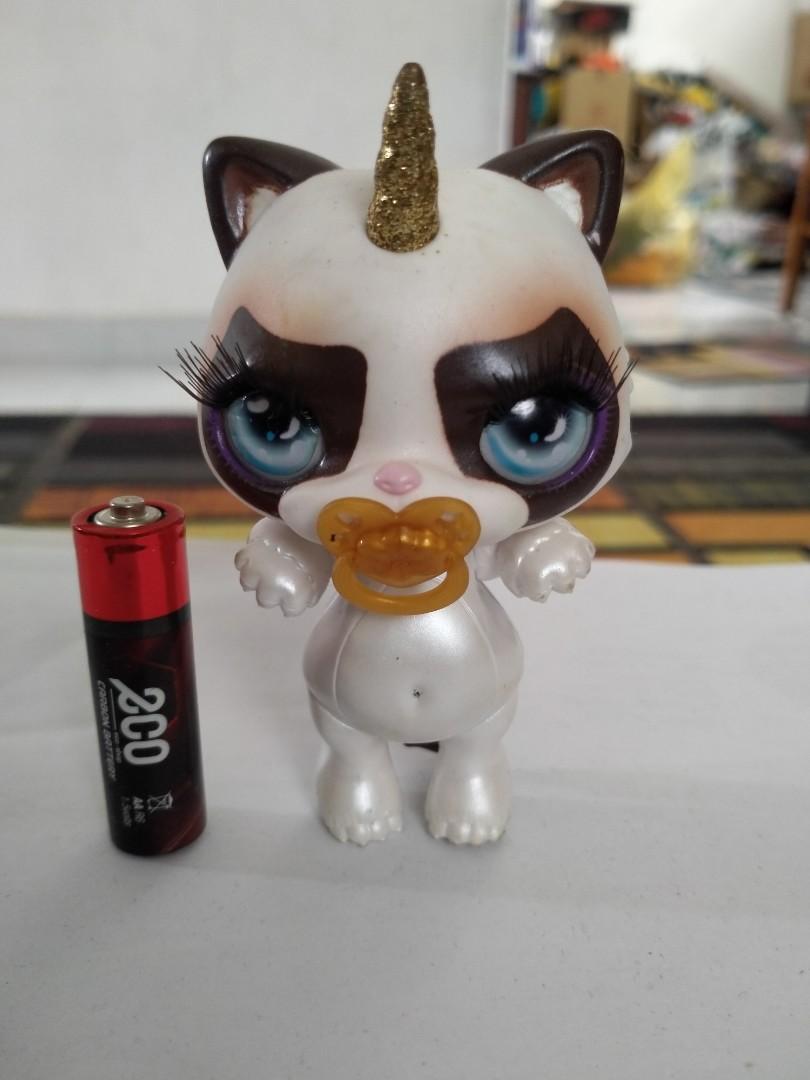 Poopsie unicorn 2025 batteries