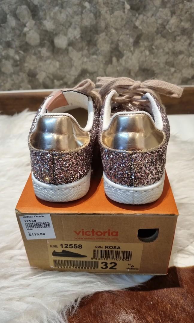 Girl gold top sneakers
