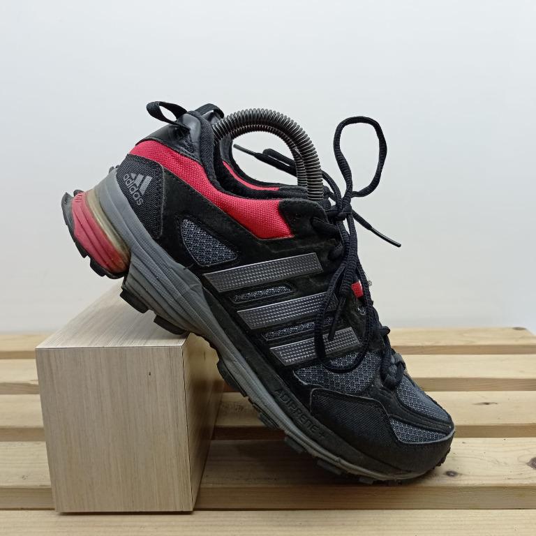 Riot 5 adidas store