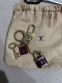 (Category: ) located in . Submitted by luxe_express (Listing ID 1136612704, Image 1). Description: .