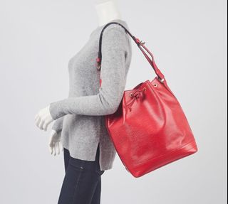 (Category: ) located in . Submitted by Handbags_90 (Listing ID 1136581167, Image 1). Description: .