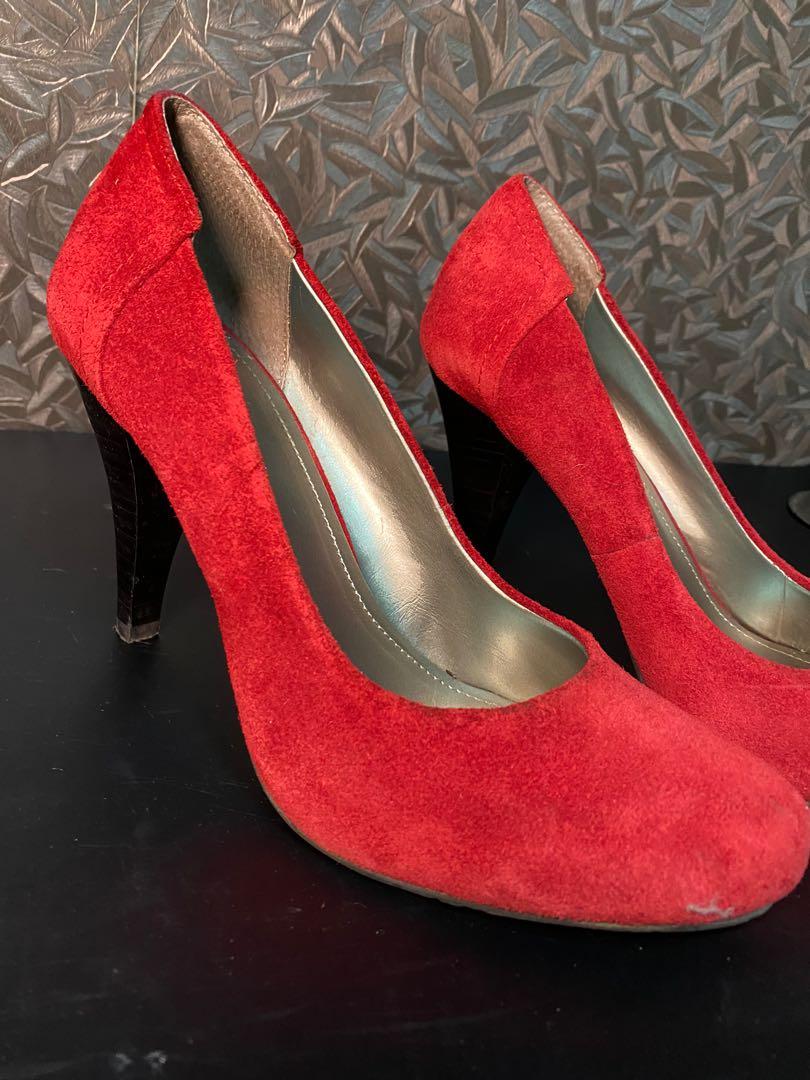BCBG Heels Size 7.5US (Category: Heels) located in Paranaque City. Submitted by set.te (Listing ID 1136544510, Image 3). Description: BCBG Well used Size 7.5 US.