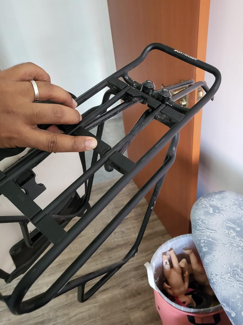 Bontrager pannier rack and ortlieb bag, Sports Equipment, Bicycles & Parts, Parts & Accessories