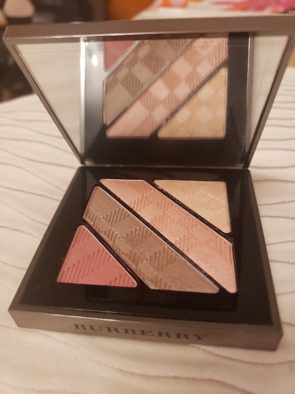 Burberry complete eye palette rose pink top