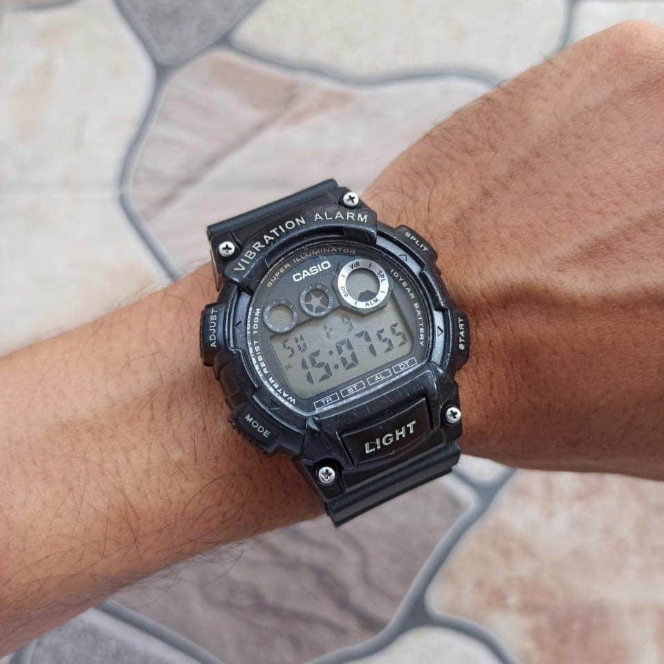 Casio w735h vibration alarm original like gshock, Fesyen Pria, Jam Tangan  di Carousell