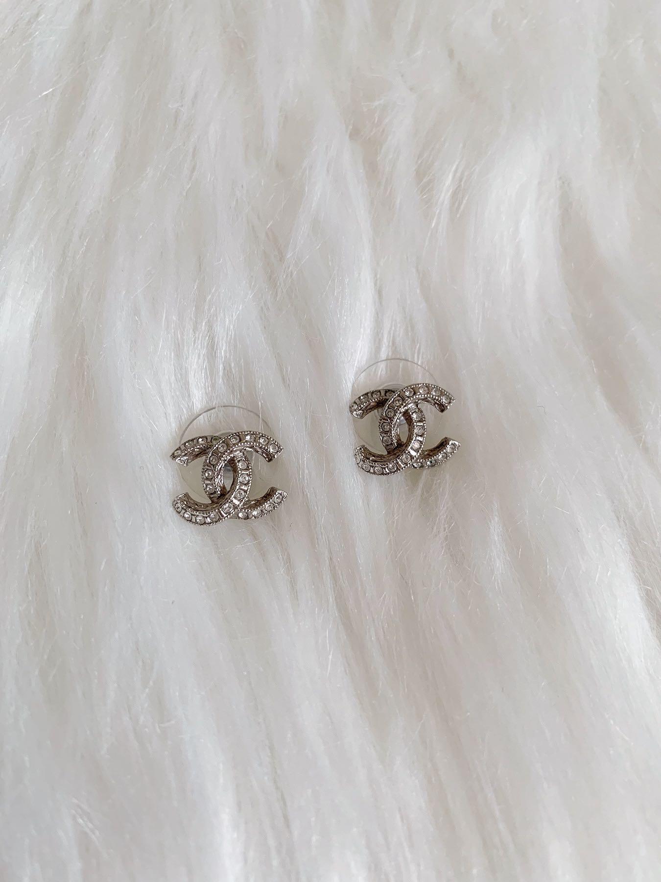 Authentic CHANEL Pearl CC Earrings  Valamode