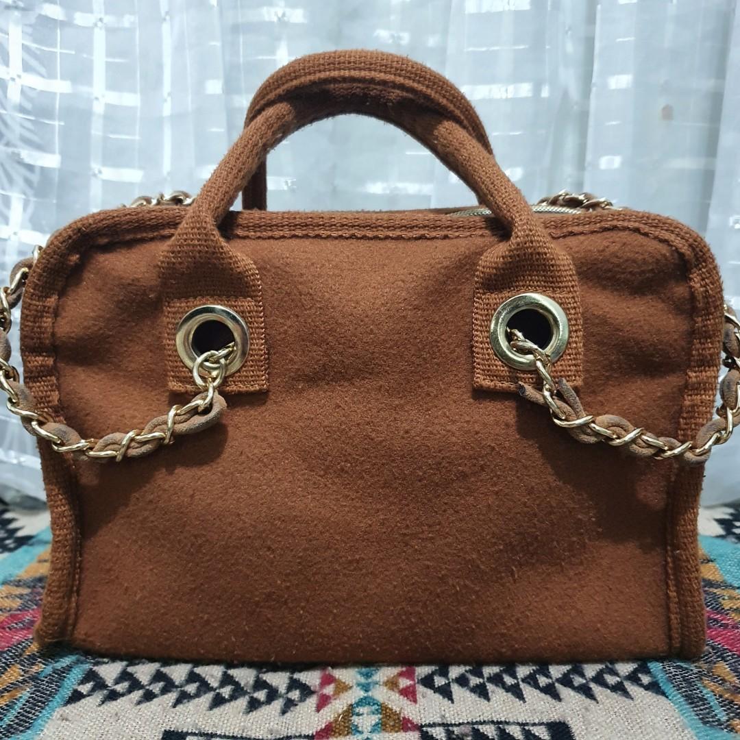 Coco Long Strap Chain Sling Shoulder Bag (Category: Shoulder Bags) located in Makati City. Submitted by _bcgs_ (Listing ID 1136650026, Image 2). Description: chain condition is 8/10. chain has a good weight to it (medyo makapal and mabigat). may konting fade pero hindi halata. leather in the chain is a bit dirty. pls zoom in on photos. the rest of the bag is in very good condition. no other issues. zipper opens and closes smooth like butter. made