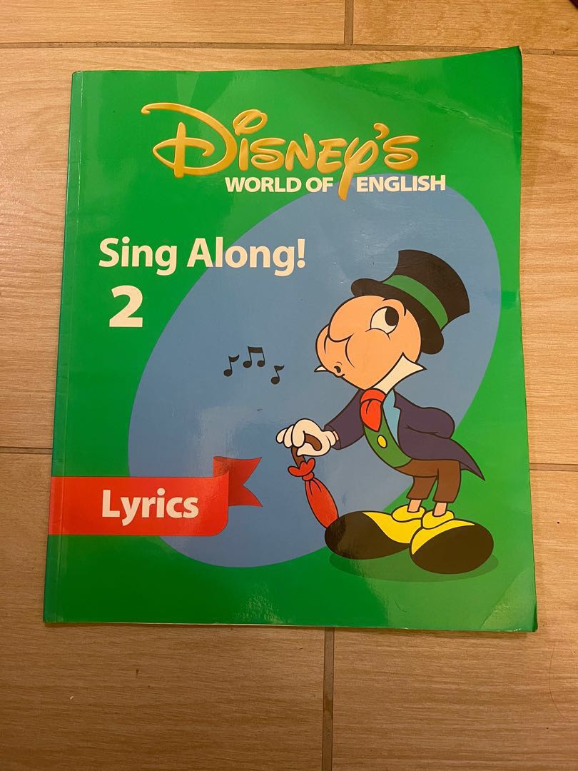 Disney s world of English, sing along , 興趣及遊戲, 書本& 文具
