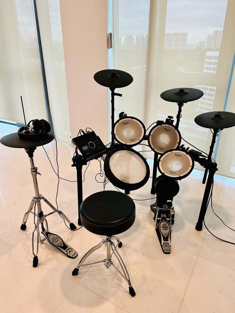 Roland TD 17KVX Electric Drum Kit Speaker hardly used