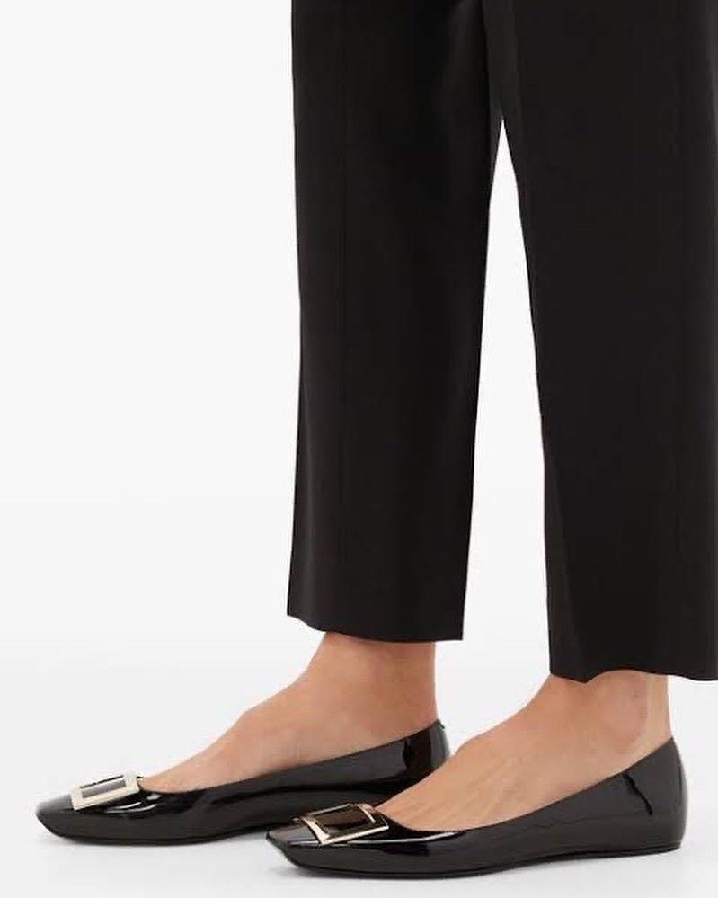 Roger vivier discount black flats