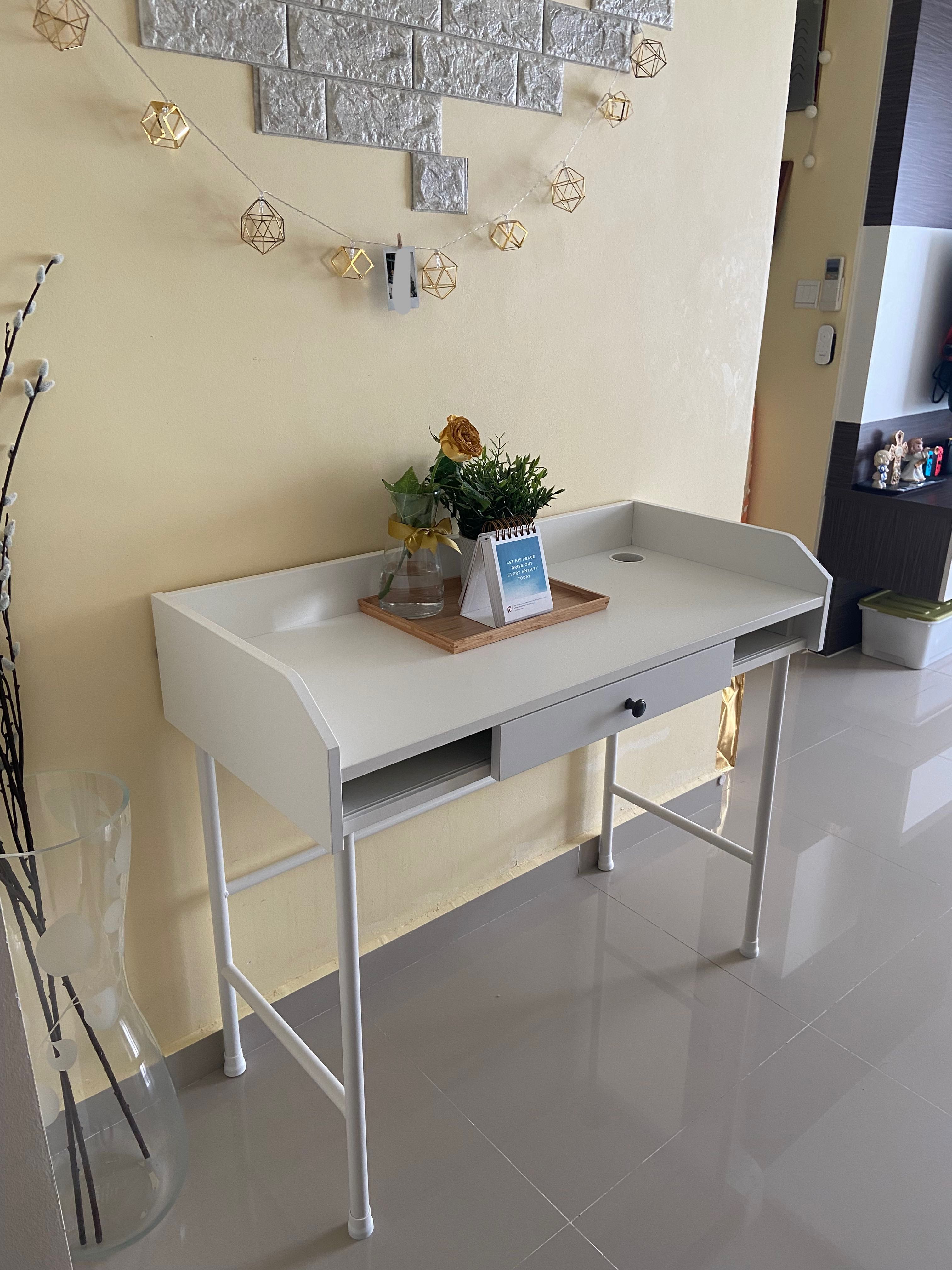 Hauga desk online