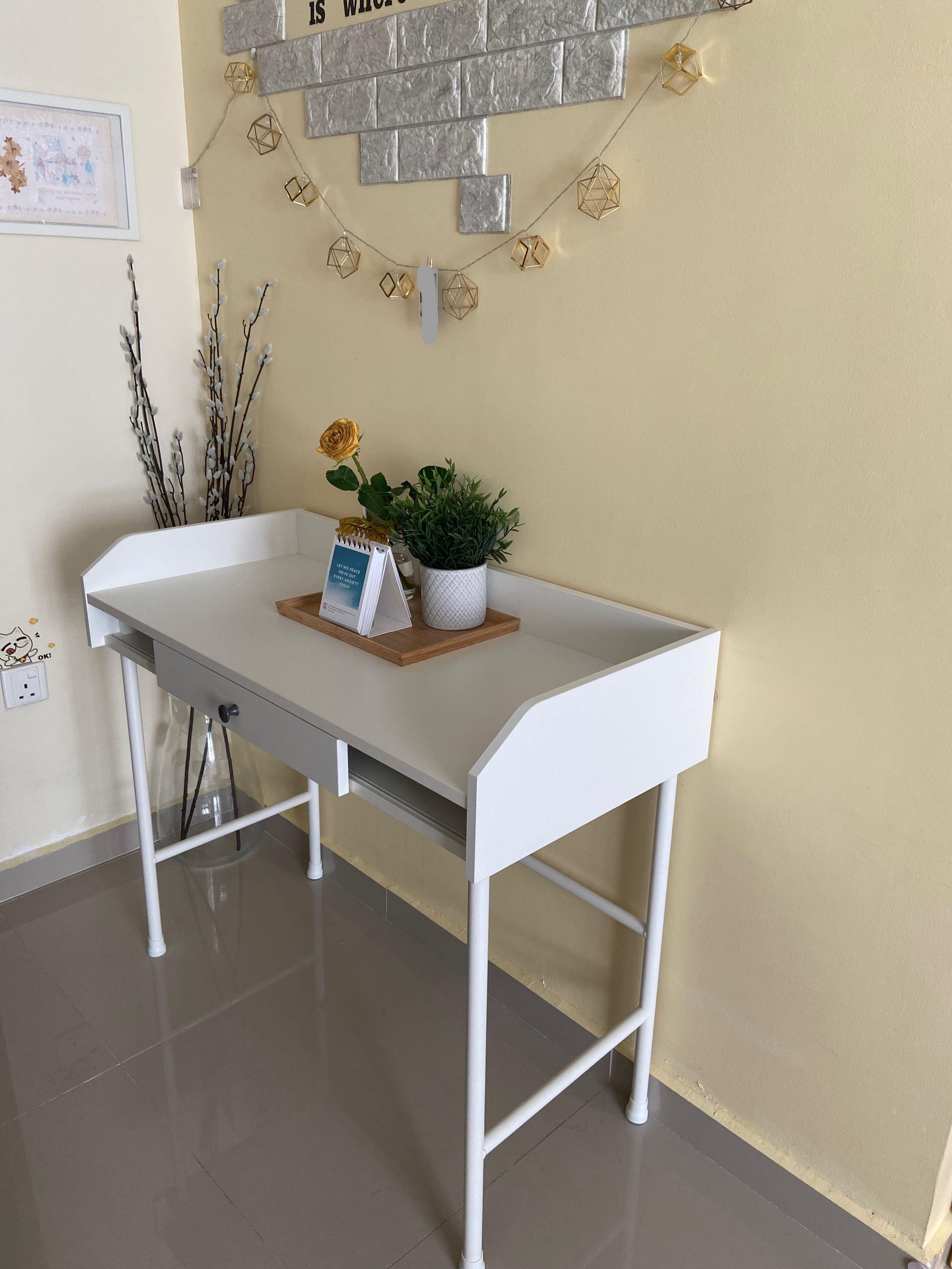 Hauga desk top