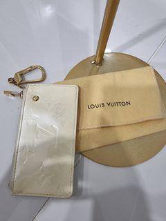 LV Cles in Vernis