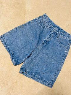 (Category: ) located in . Submitted by rewear.sg (Listing ID 1136599729, Image 1). Description: .