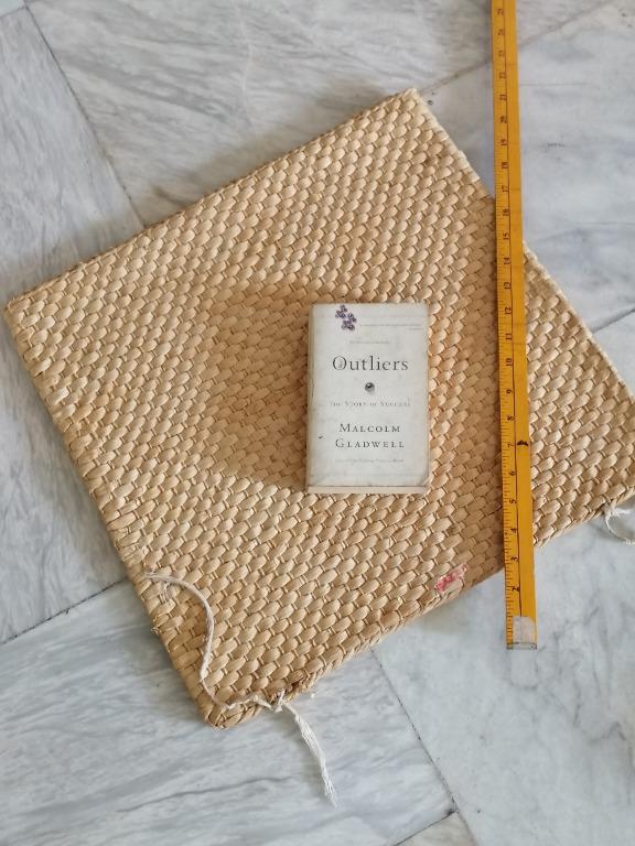 Outliers by Malcom Gladwell (Category: Storybooks) located in Paranaque City. Submitted by cobyone (Listing ID 1136485850, Image 1). Description: .