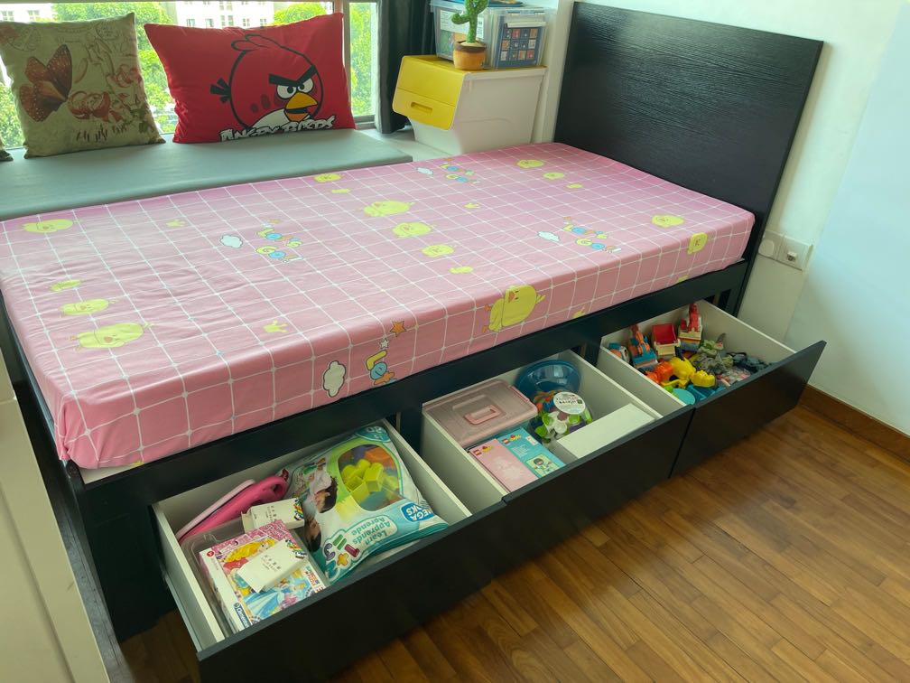 Seahorse single size storage bed frame minimalist style, Furniture