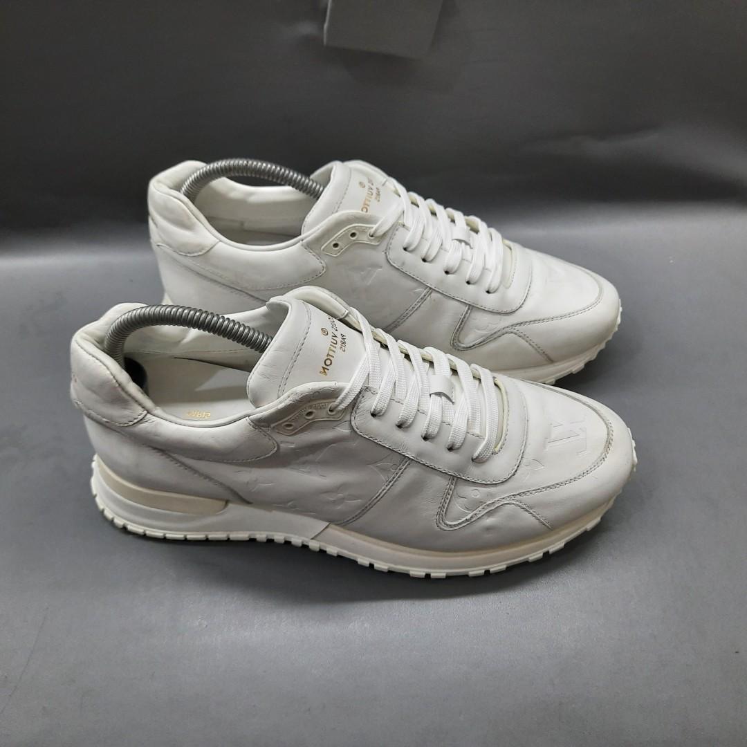 Sepatu Louis Vuitton GO 0198 Casual Sneaker Triple White Size 40, Fesyen  Wanita, Sepatu di Carousell