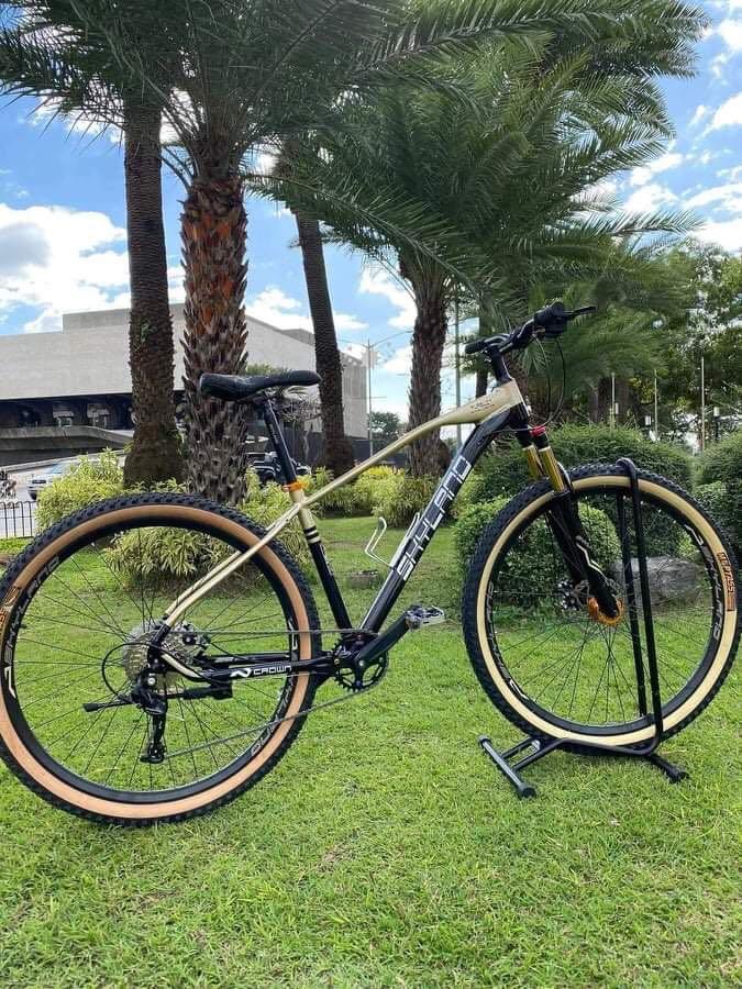 Skyland Crown 1x9 Mechanical 29ers (Category: Bicycles) located in Marikina City. Submitted by gracehista1985 (Listing ID 1136554185, Image 2). Description: SKYLAND CROWN 1X9 29ER MECHANICAL ❗₱7,700 FREE ASSEMBLE AVAILABLE COLOR 🤍White gray 💛Black Lime ❤️Black maroon 💙Gray blue 🖤Silver navy blue 🧡Black Gold SPECS : 👇🏻👇🏻👇🏻 ✔️READY FOR HYDRAULIC ✔️LOCKOUT SUSPENSION FORK ✔️ALLOY FRAME/BODY ✔️ALLOY HUBS QUICK RELEASE (FRONT & BACK) ✔️ALLO