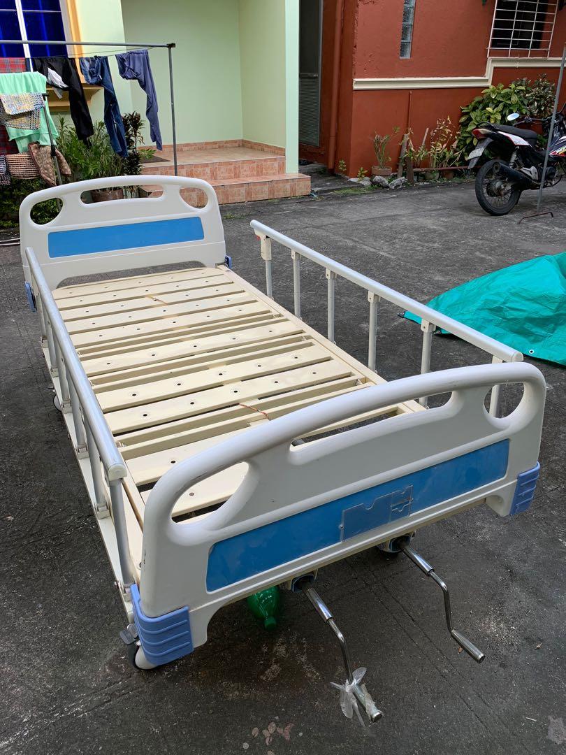 Slightly used hospital bed, Furniture & Home Living, Furniture, Bed