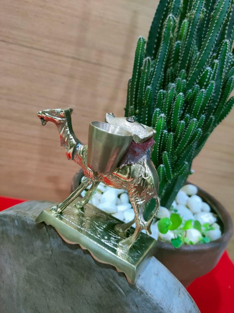 Solid brass Camel 🐪 (Category: Vases & Decorative Bowls) located in Subang Jaya. Submitted by cpyuen5344 (Listing ID 1136643248, Image 2). Description: dimension: please referred to photos condition: please referred to photos thank you.