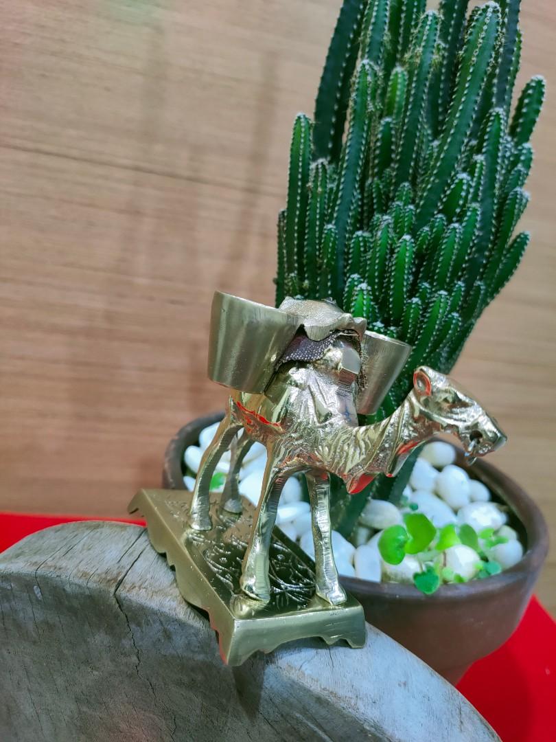 Solid brass Camel 🐪 (Category: Vases & Decorative Bowls) located in Subang Jaya. Submitted by cpyuen5344 (Listing ID 1136643248, Image 3). Description: dimension: please referred to photos condition: please referred to photos thank you.