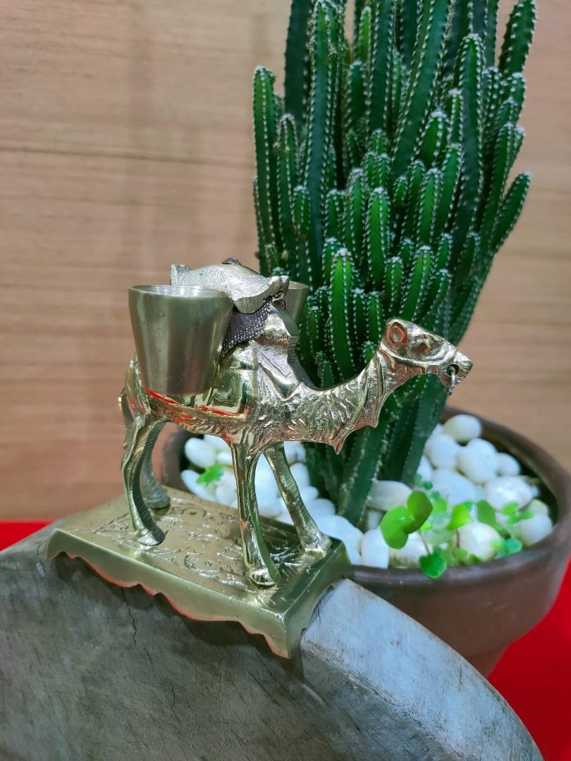Solid brass Camel 🐪 (Category: Vases & Decorative Bowls) located in Subang Jaya. Submitted by cpyuen5344 (Listing ID 1136643248, Image 1). Description: dimension: please referred to photos condition: please referred to photos thank you.