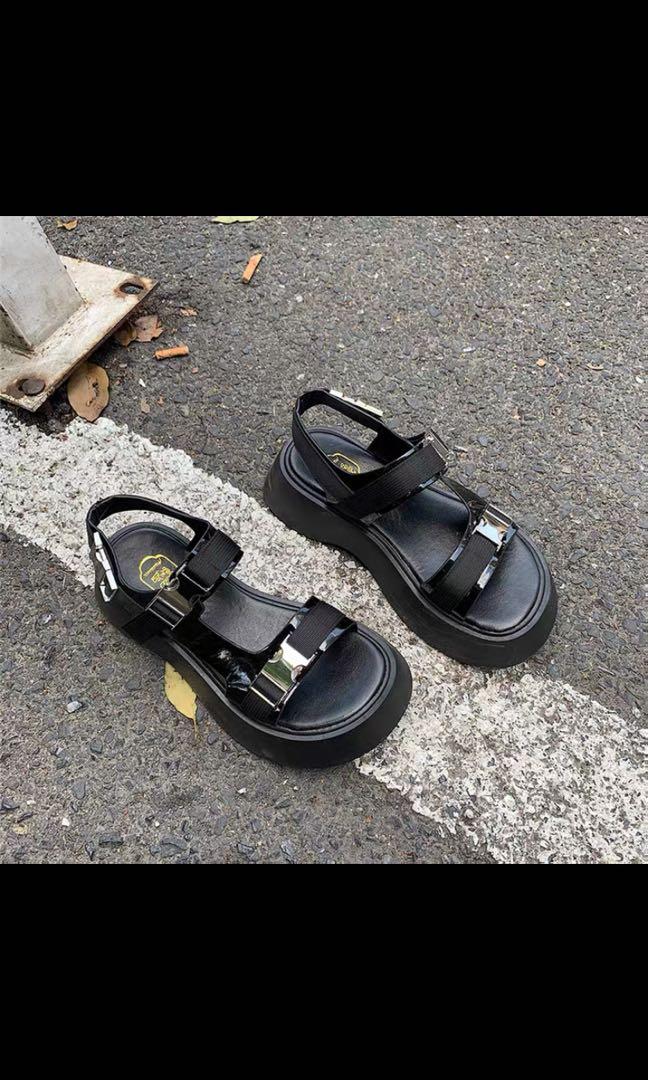 Korean black sandals store