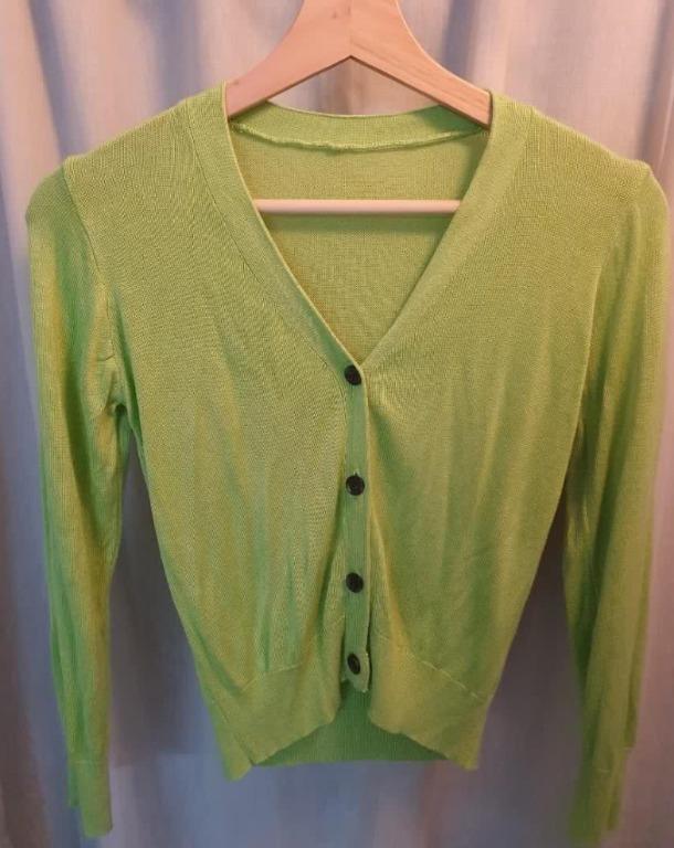 Uniqlo store green cardigan