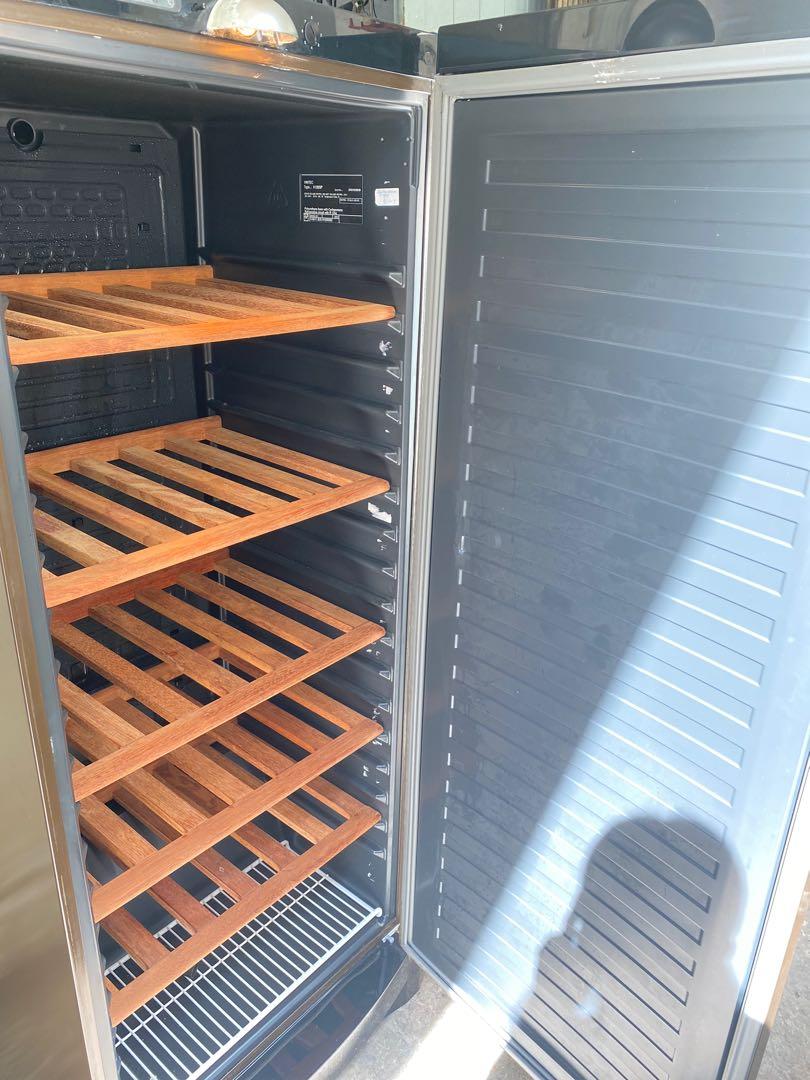 Vintec wine fridge V120SP, TV & Home Appliances, Kitchen Appliances