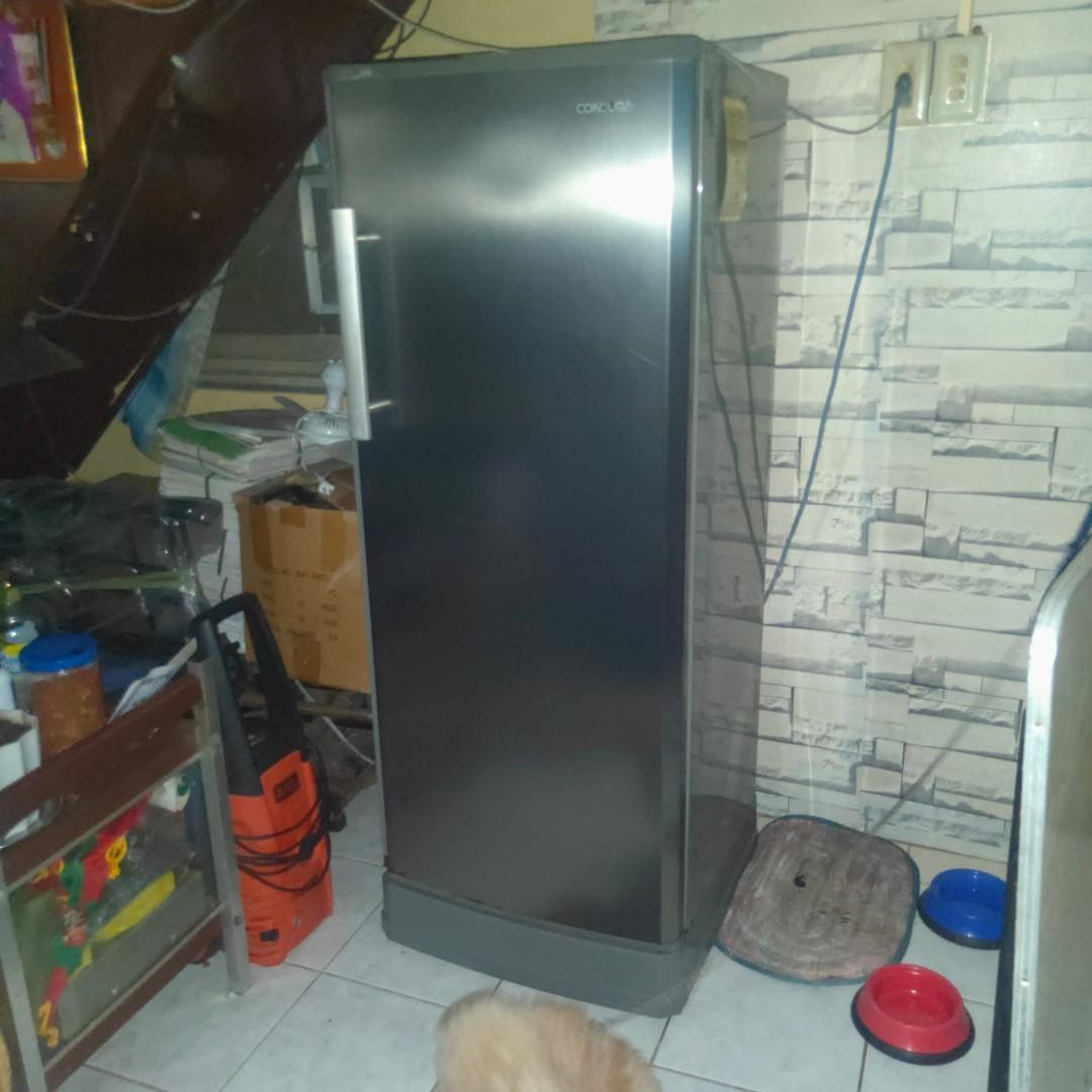 2nd hand Refrigerator with Freezer, TV & Home Appliances, Kitchen
