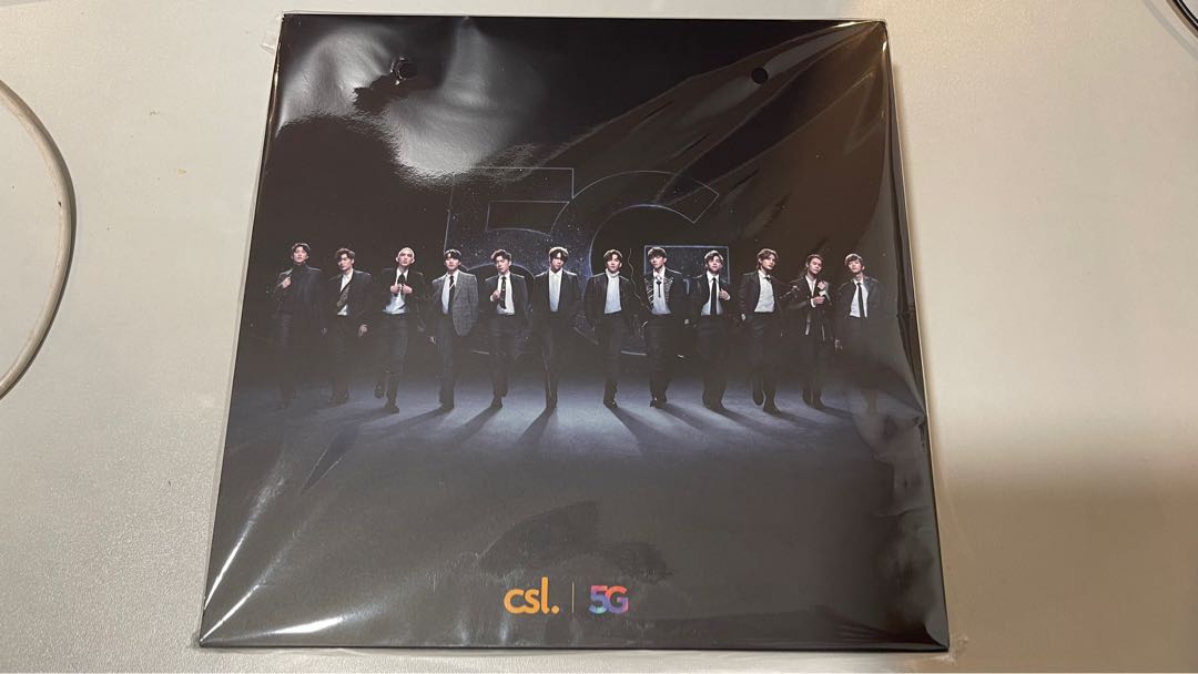 全新 Mirror AR calendar 月曆, 興趣及遊戲, 收藏品及紀念品, 明星周邊 Carousell