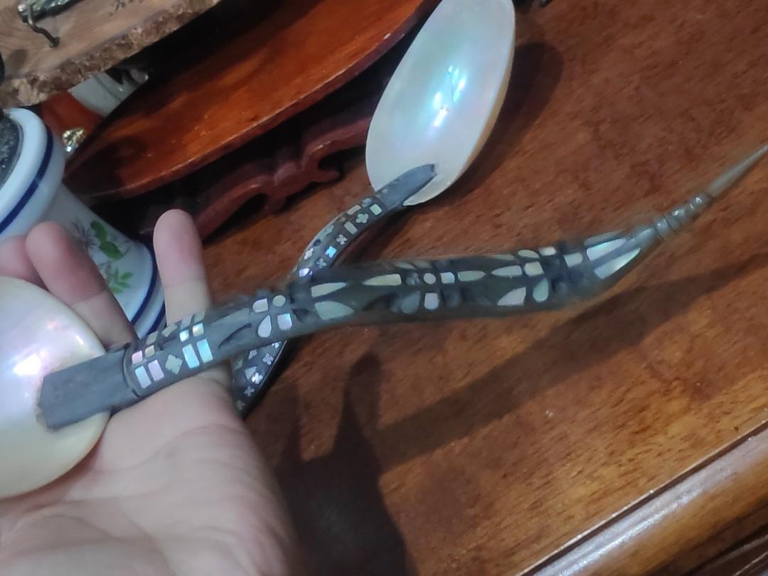 Abalone shell spoon (Category: Dinnerware & Cutlery) located in Baguio. Submitted by nalyns_unique_finds (Listing ID 1136859485, Image 2). Description: see photos for details abalone shell with carved horn handle missing some inlays small spoon has a crack on it.