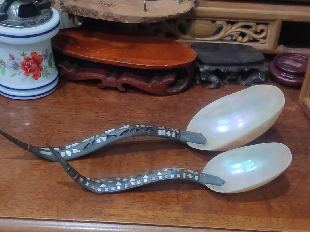 Abalone shell spoon (Category: Dinnerware & Cutlery) located in Baguio. Submitted by nalyns_unique_finds (Listing ID 1136859485, Image 1). Description: see photos for details abalone shell with carved horn handle missing some inlays small spoon has a crack on it.