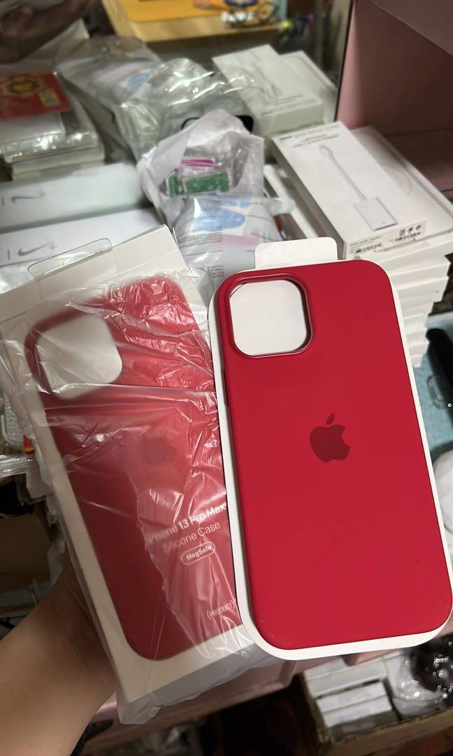Apple iPhone 13 Pro Max Magsafe Silicone Case (OEM) (Category: Cases & Sleeves) located in Manila. Submitted by razelysonn (Listing ID 1136805174, Image 1). Description: pm me .