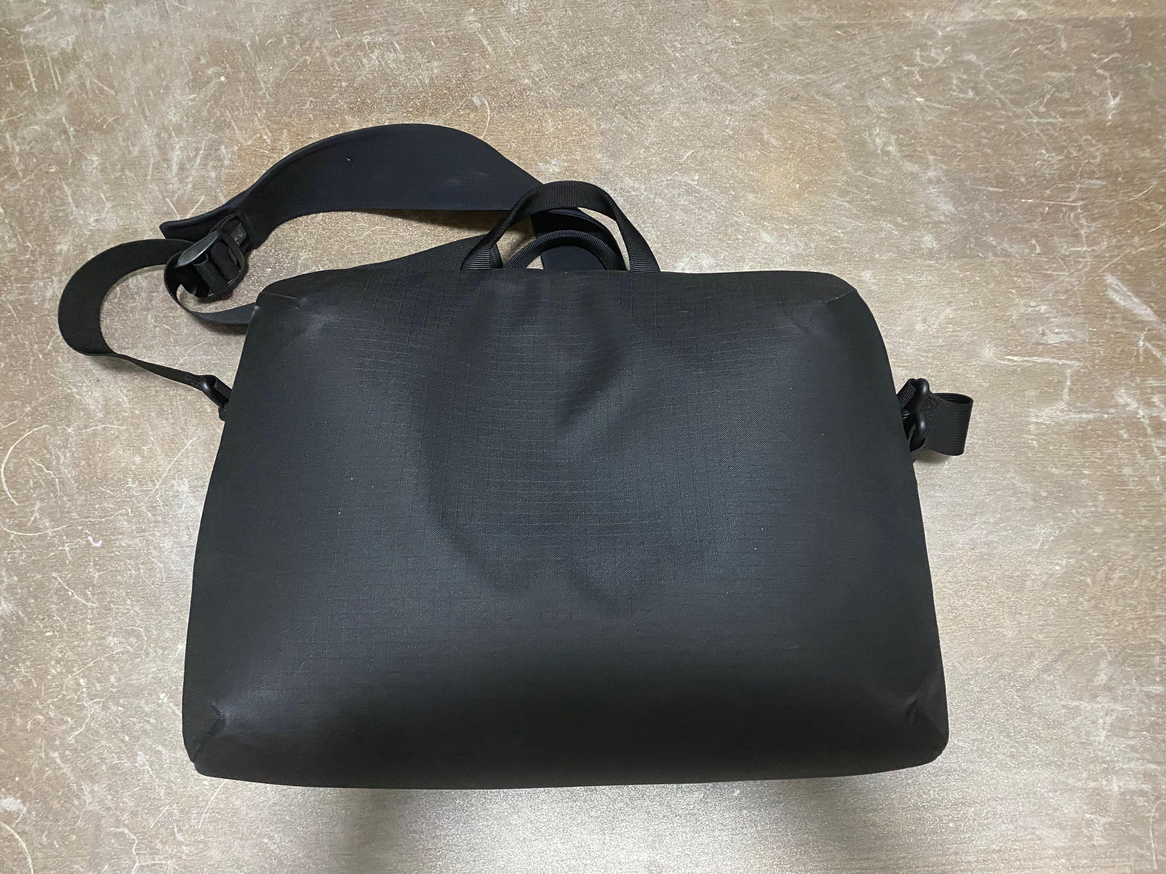 Arcteryx Granville briefcase (black colour), Men's Fashion, Bags