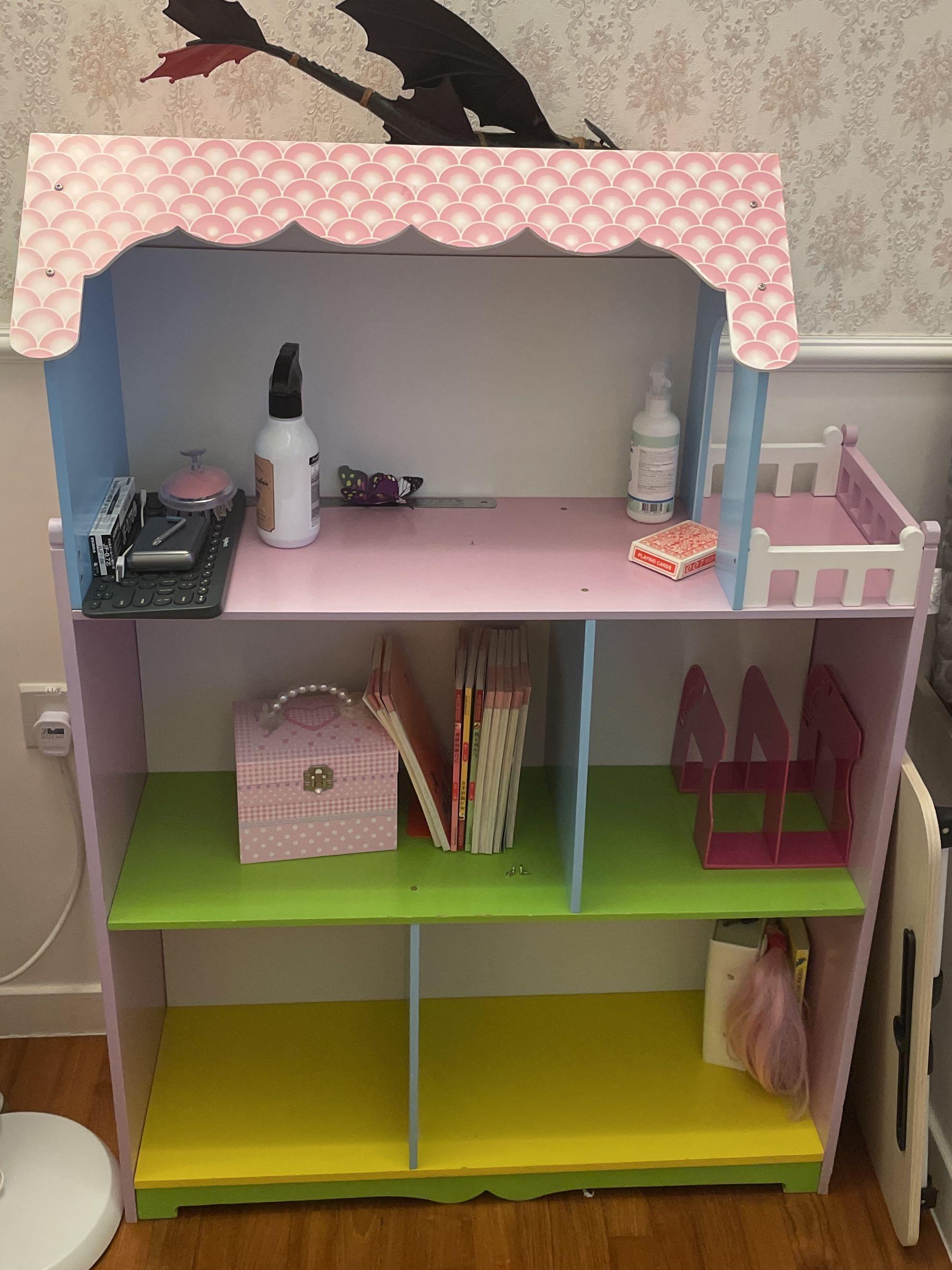 Book Shelf (Category: Shelves, Cabinets & Racks) located in Singapore. Submitted by usagi2503 (Listing ID 1136801628, Image 1). Description: Self collection~ depot road. Items on the shelves not included. .