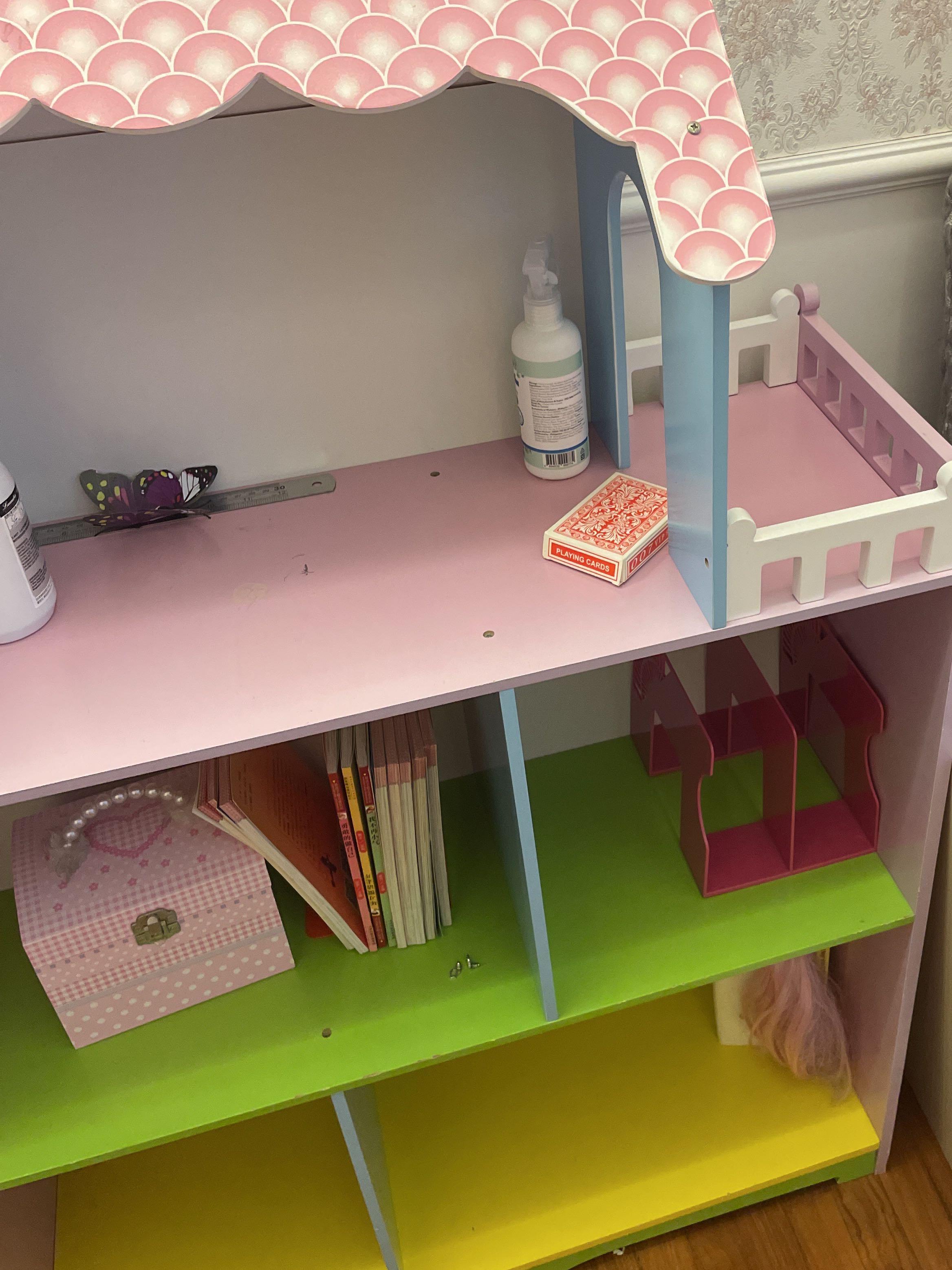 Book Shelf (Category: Shelves, Cabinets & Racks) located in Singapore. Submitted by usagi2503 (Listing ID 1136801628, Image 2). Description: Self collection~ depot road. Items on the shelves not included. .