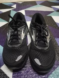 BROOKS BEAST 18 ORIGINAL Men s Fashion Activewear on Carousell
