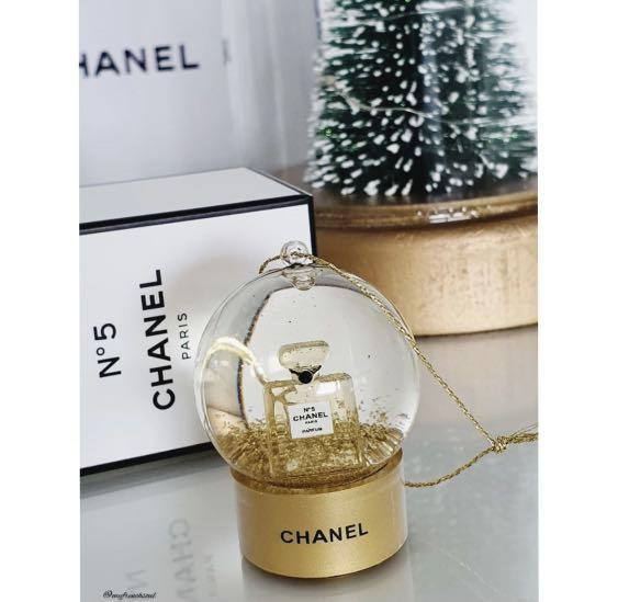 Bonhams : Chanel No 5 Snow Globe, Chanel, VIP gift, (Includes box)