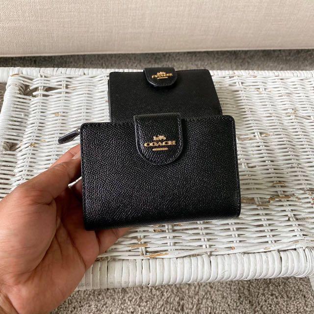 AUTHENTIC COACH MEDIUM CORNER ZIP WALLET IN SIGNATURE CANVAS, Women's  Fashion, Bags & Wallets, Clutches on Carousell