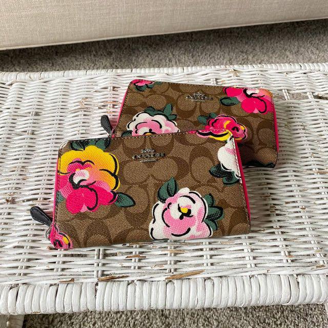 Coach wallet hot sale rose print