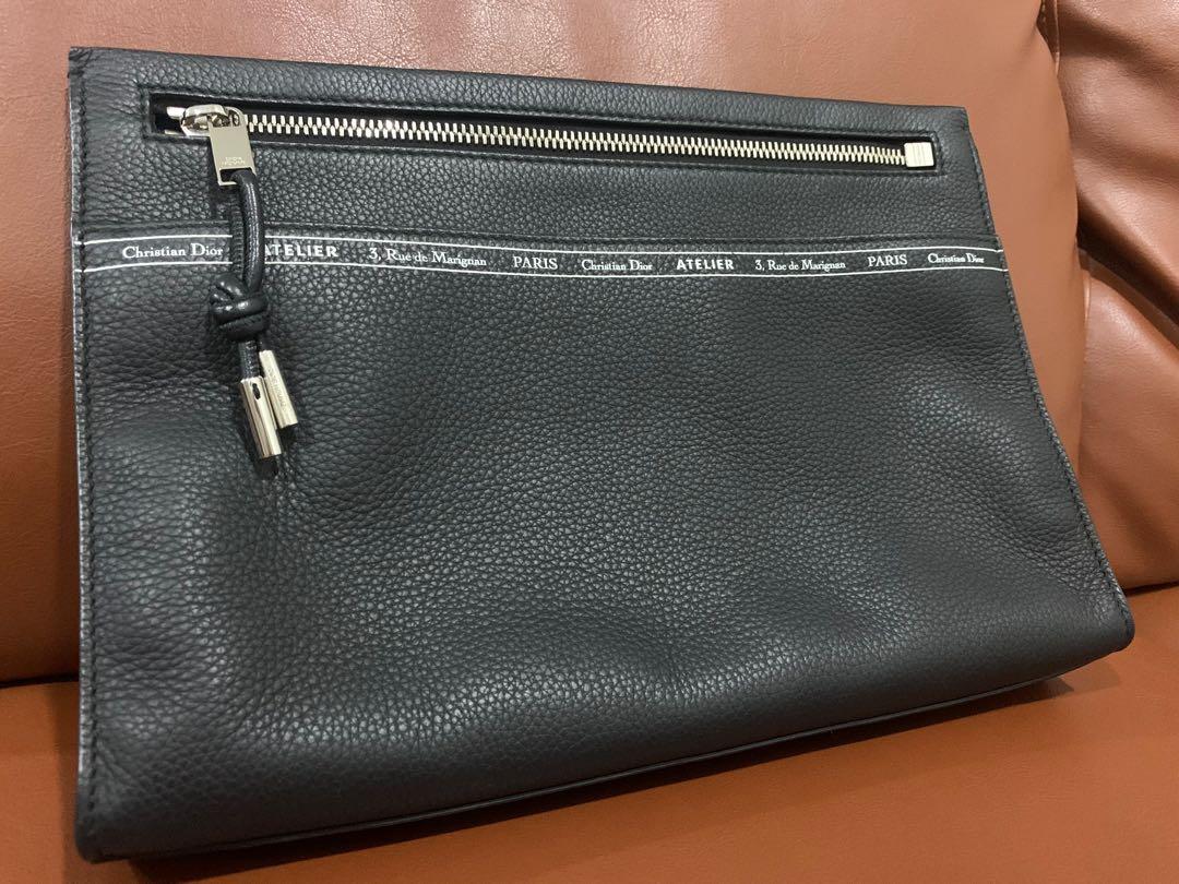 Dior driver 100% authentic (Category: Wallets & Card Holders) located in Telok Panglima Garang. Submitted by babylaura10 (Listing ID 1136814980, Image 2). Description: Dior Homme Good condition Bought from Dior store 100% authentic .