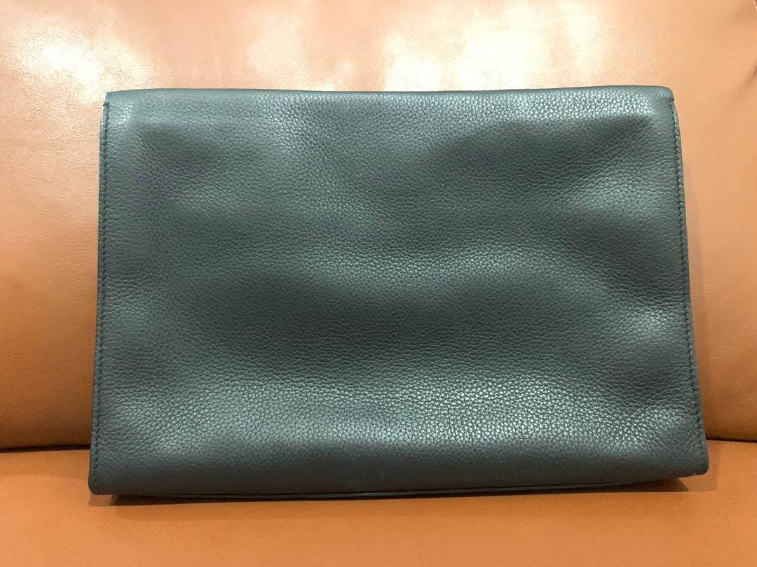Dior driver 100% authentic (Category: Wallets & Card Holders) located in Telok Panglima Garang. Submitted by babylaura10 (Listing ID 1136814980, Image 3). Description: Dior Homme Good condition Bought from Dior store 100% authentic .