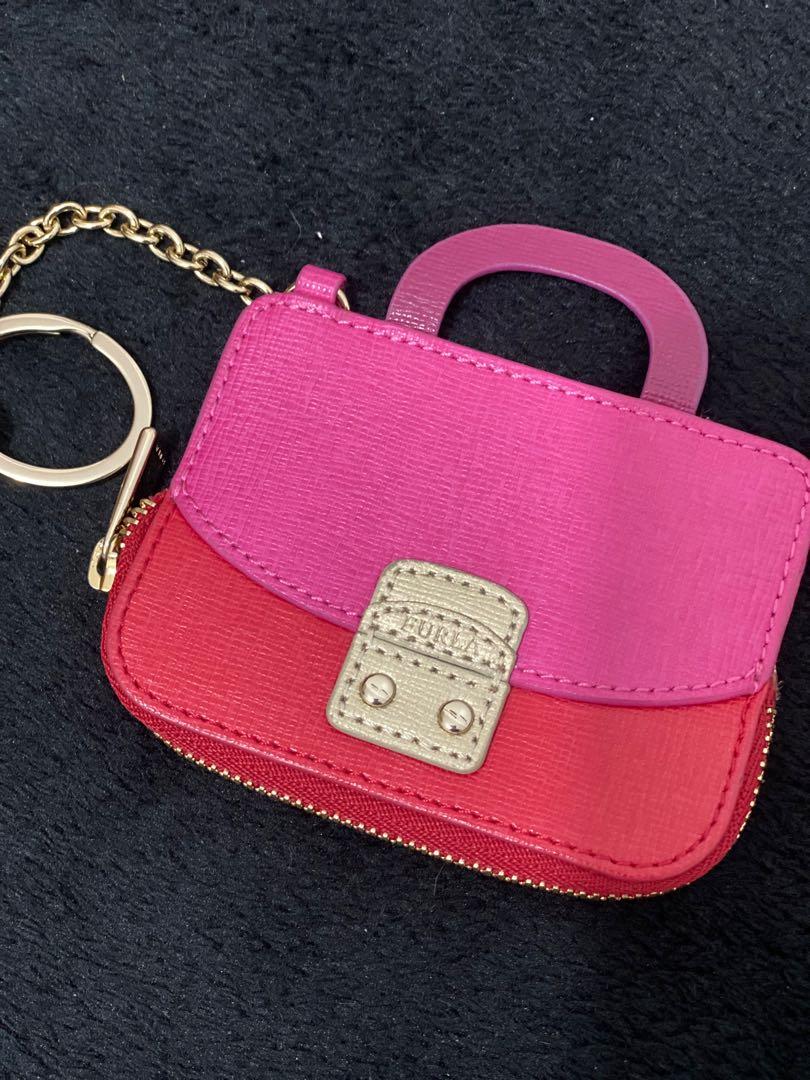 Furla Coin Purse Cles Type (Category: Luxury Bags & Wallets) located in Paranaque City. Submitted by sillybella (Listing ID 1136732416, Image 2). Description: Like new condition Furla coin purse 100% legit No tarnish or whatsoever No inclusion .