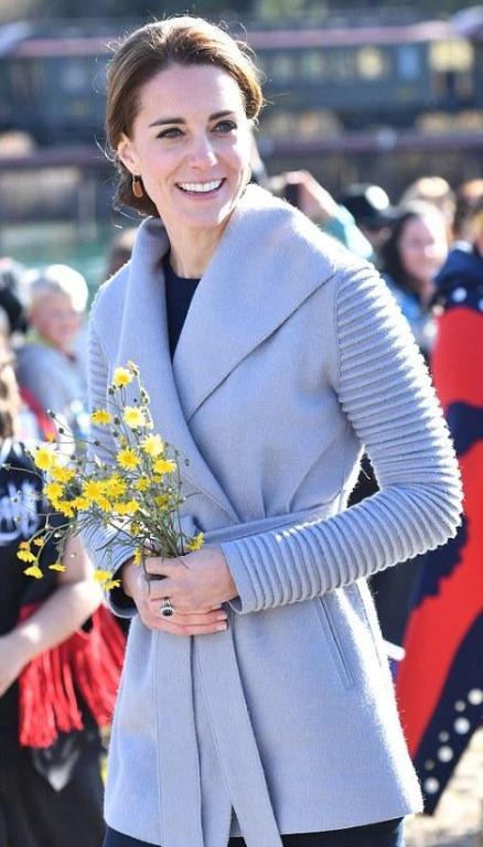 Kate Middleton SENTALER Wrap Coat with Ribbed Sleeves, 女裝, 外套