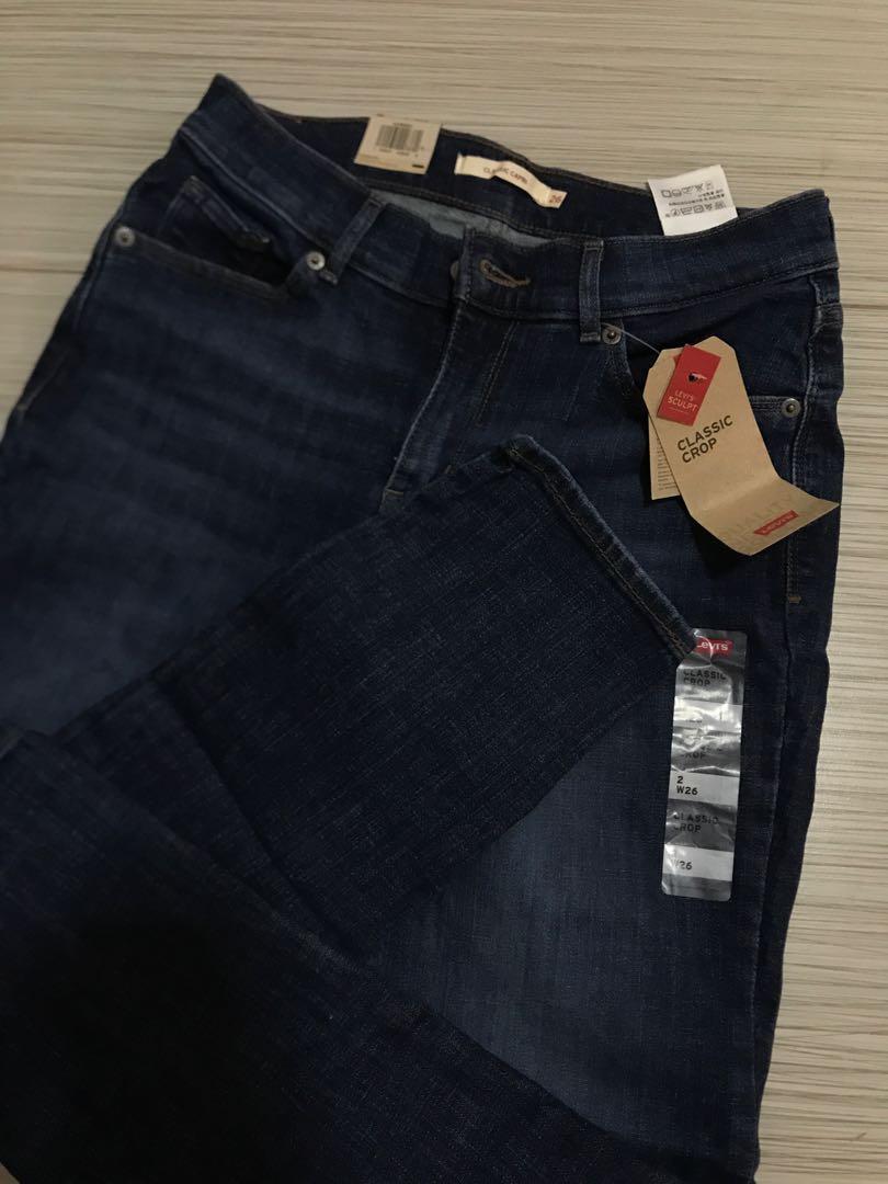 Levi's Classic Crop Jeans, Women's Fashion, Bottoms, Jeans on Carousell