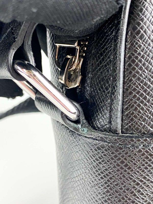 Louis Vuitton Taiga Anton Pochette Men's Messenger Bag M33431