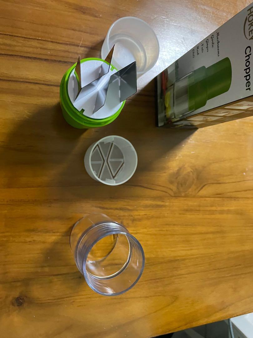 Mini chopper (Category: Other Kitchen Appliances) located in Singapore. Submitted by danielkwanyq (Listing ID 1136840341, Image 3). Description: Available colors Green Black.
