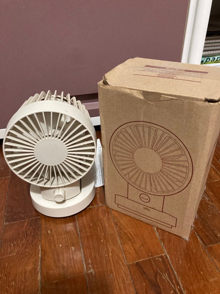 Original Muji USB Desk Fan Swing Type, Hobbies & Toys, Memorabilia
